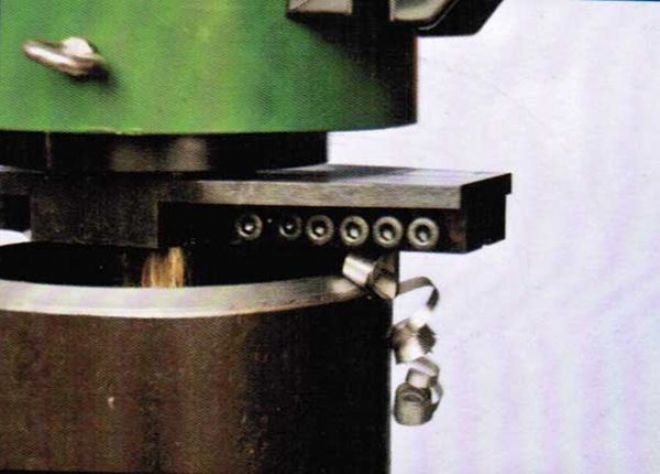 點(diǎn)擊查看詳細(xì)信息<br>標(biāo)題：管子坡口機(jī)工作照 閱讀次數(shù)：11026