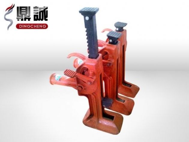 點擊查看詳細信息<br>標題：齒條式起道機 閱讀次數(shù)：4715