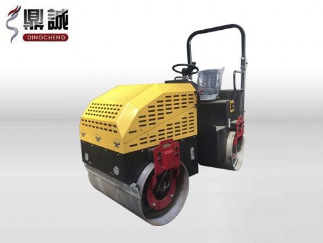 點(diǎn)擊查看詳細(xì)信息<br>標(biāo)題：2.5噸全液壓座駕式振動(dòng)壓路機(jī) 閱讀次數(shù)：15387