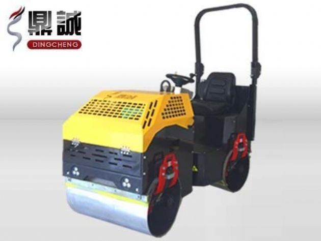 點(diǎn)擊查看詳細(xì)信息<br>標(biāo)題：1噸全液壓振動(dòng)壓路機(jī) 閱讀次數(shù)：15108